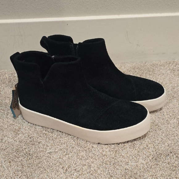 Toms Shoes - Toms Women's Black Suede Sneaker 8.5